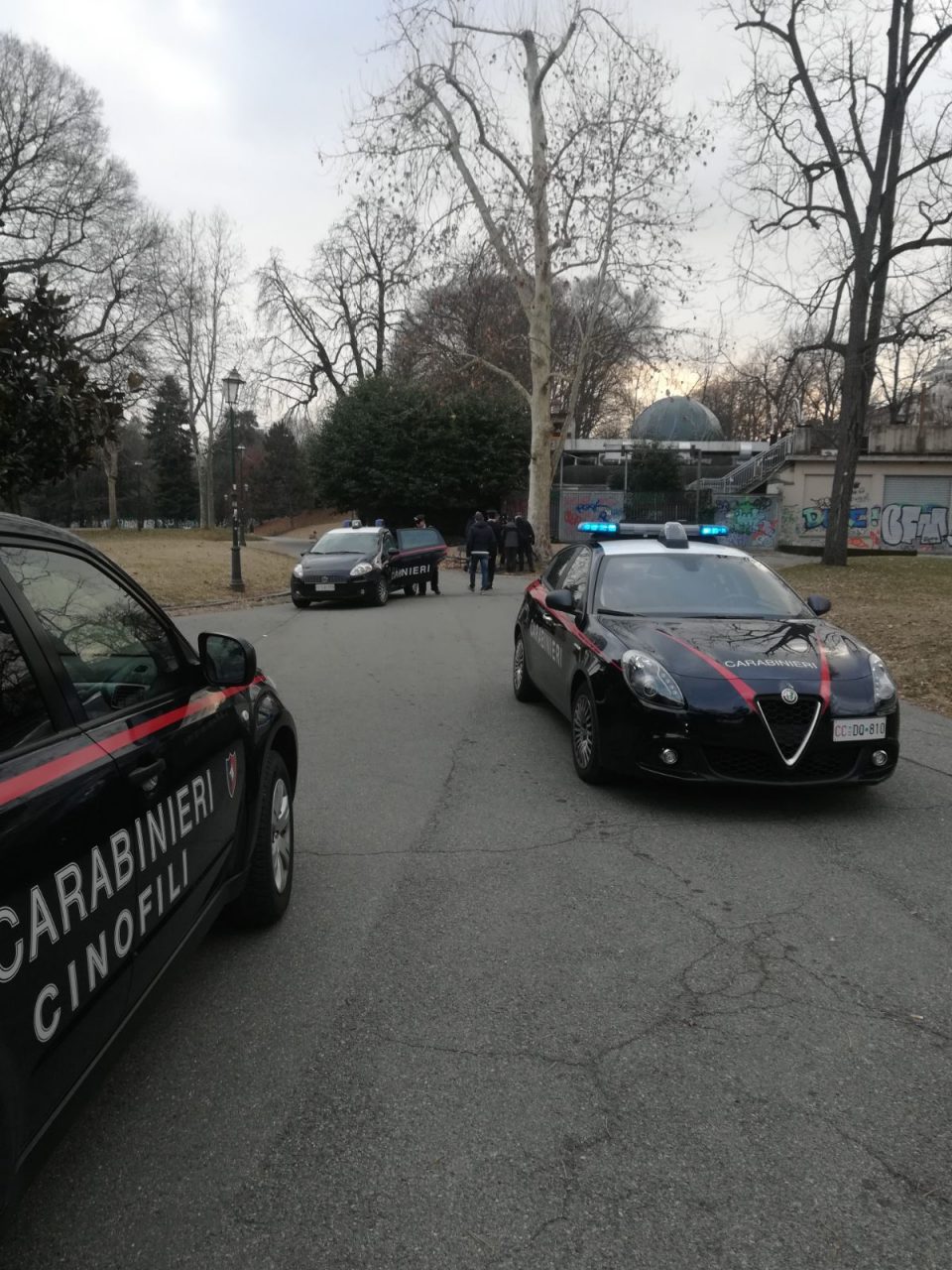 Precipita ascensore in via Bligny 6 a Torino ieri, sabato 24 marzo. Un uomo è rimasto ferito. Si tratta di un addetto ai traslochi che, una volta arrivato in ospedale, ha sporto denuncia contro il condominio. 
