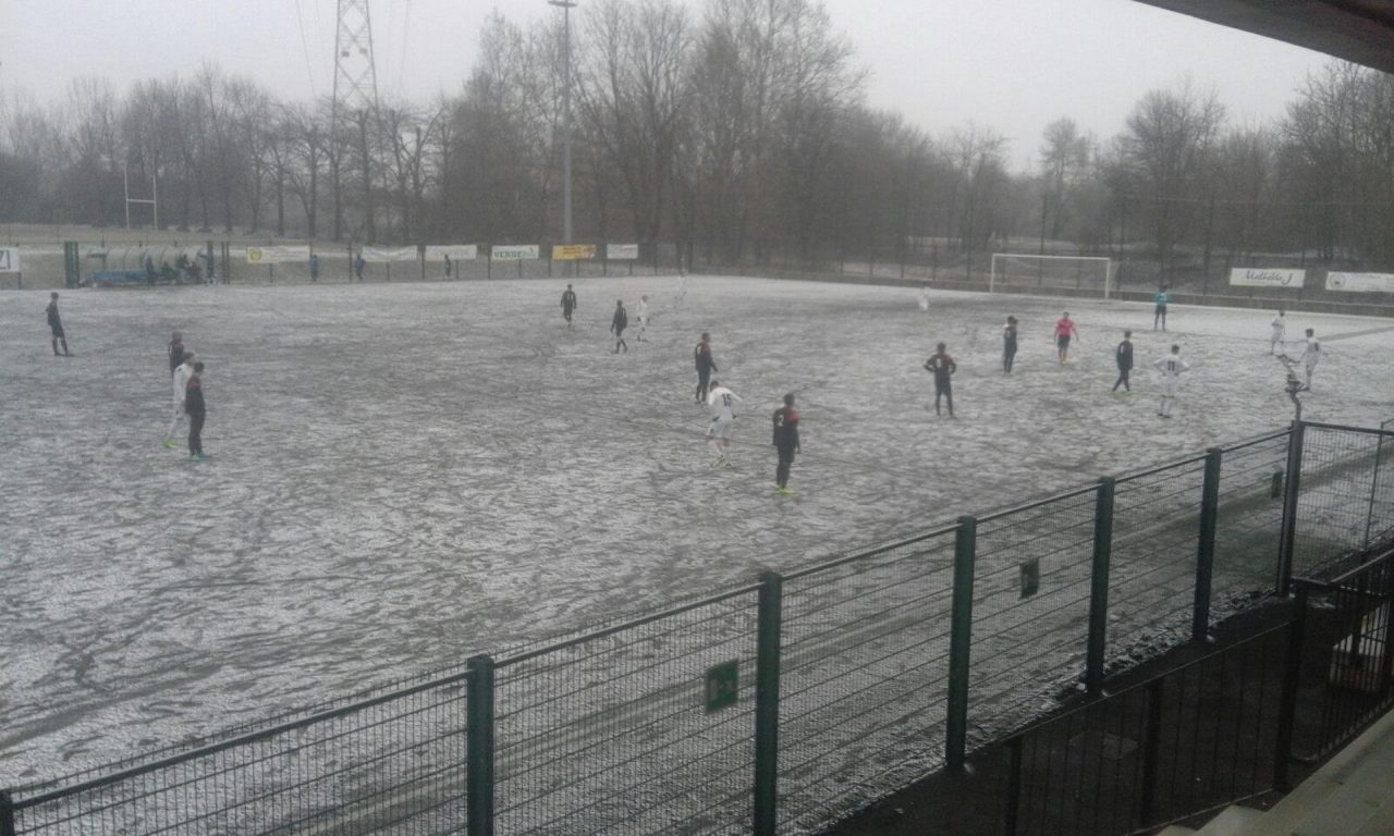 Nevica sui campionati ma si gioca sulla maggior parte dei campi