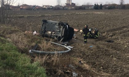 Grave incidente con auto fuori strada due feriti IL VIDEO