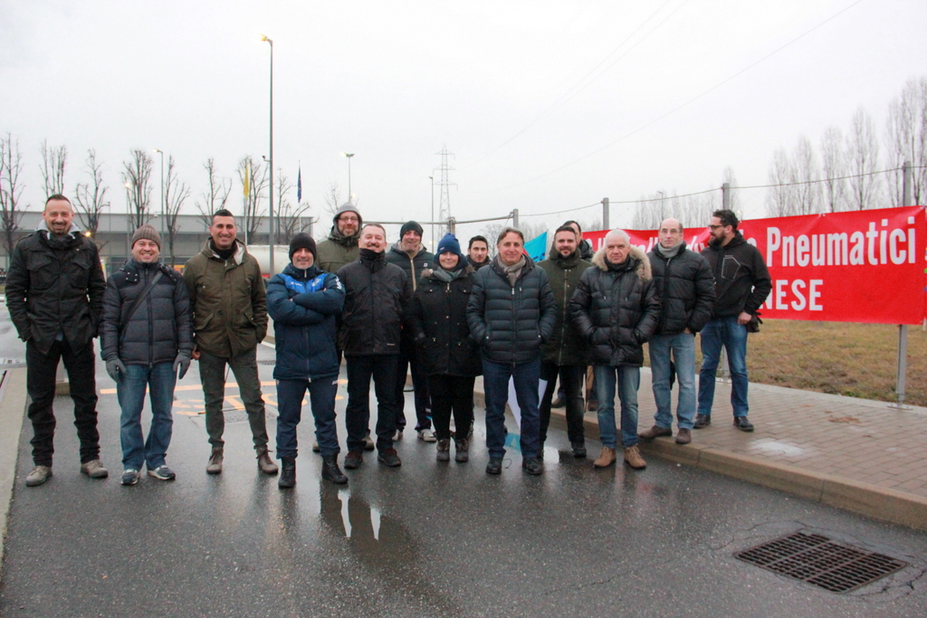 Sciopero Pirelli i lavoratori tornano a protestare