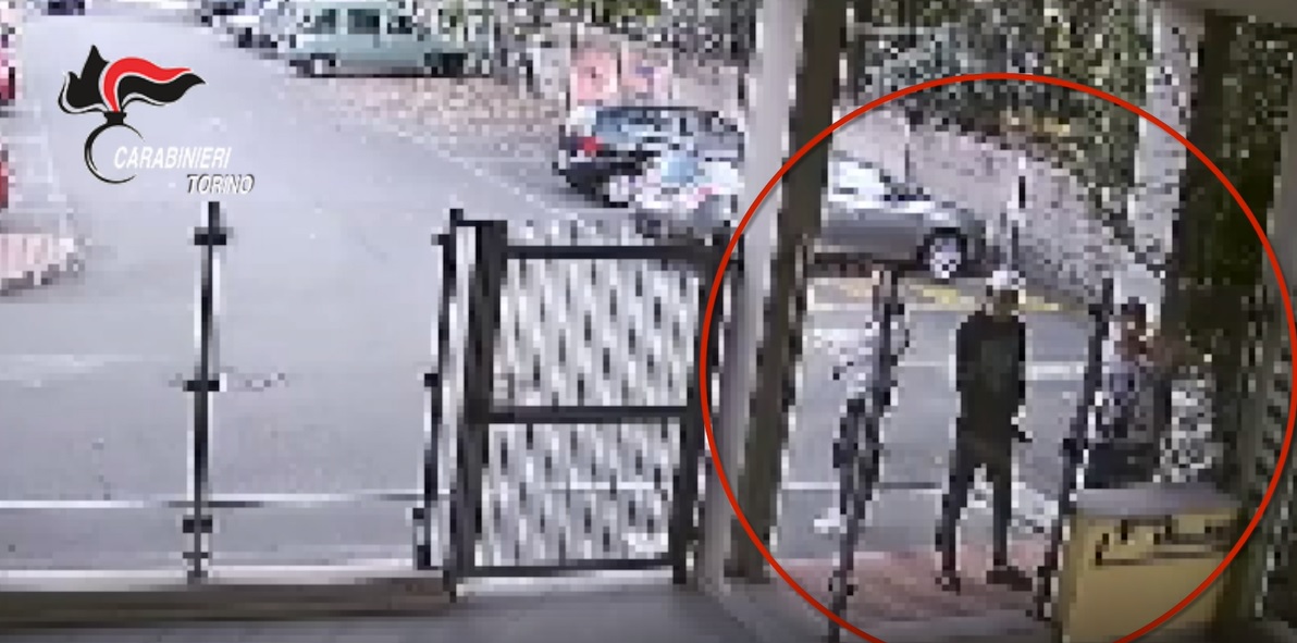 Ladri acrobati svaligiano alloggi IL VIDEO