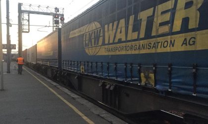 Treno in fiamme bloccato alla stazione di Chivasso LE FOTO