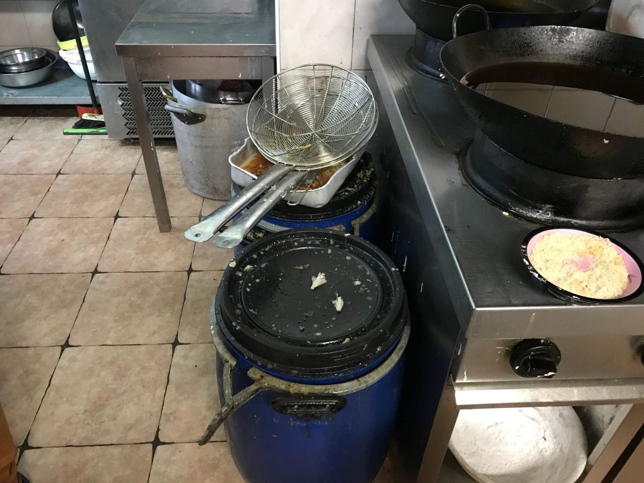 Blitz dei vigili ristorante chiuso