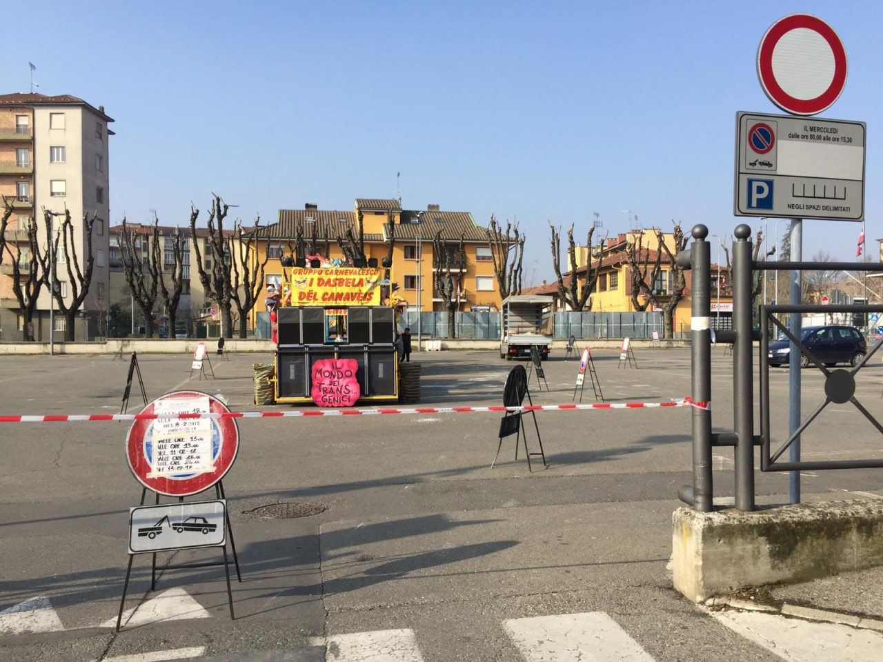 Caos parcheggi in città per la sfilata dei carri