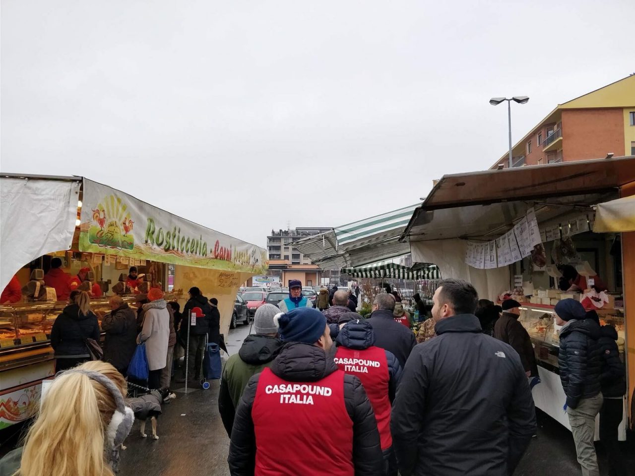 Casa Pound al mercato tra proteste e solidarietà
