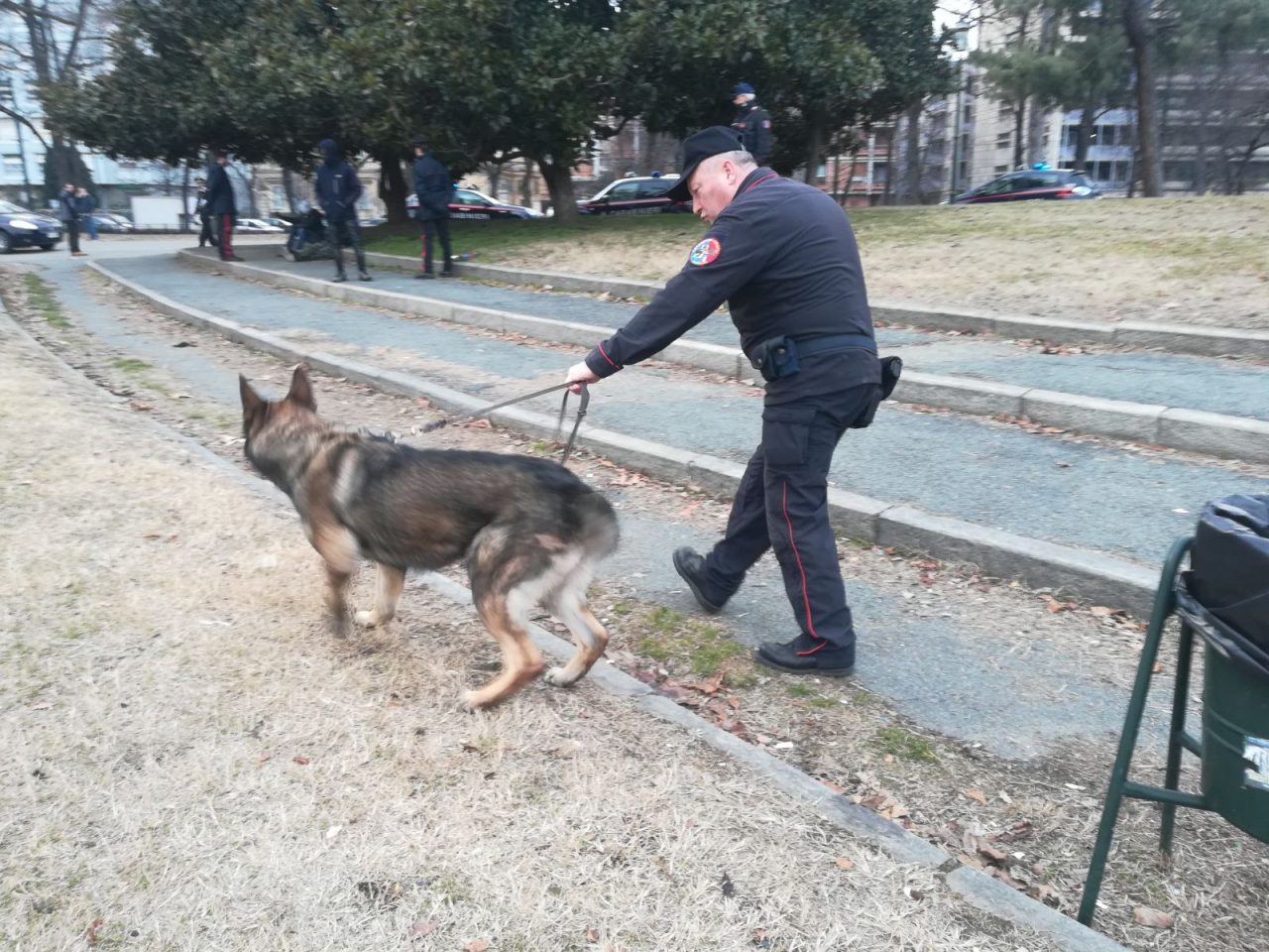 Carabinieri finti corridori per bloccare gli spacciatori al parco LE FOTO