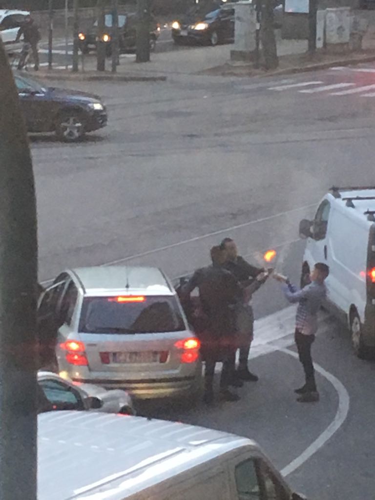 Spaventavano passanti con lanciafiamme in centro denunciati