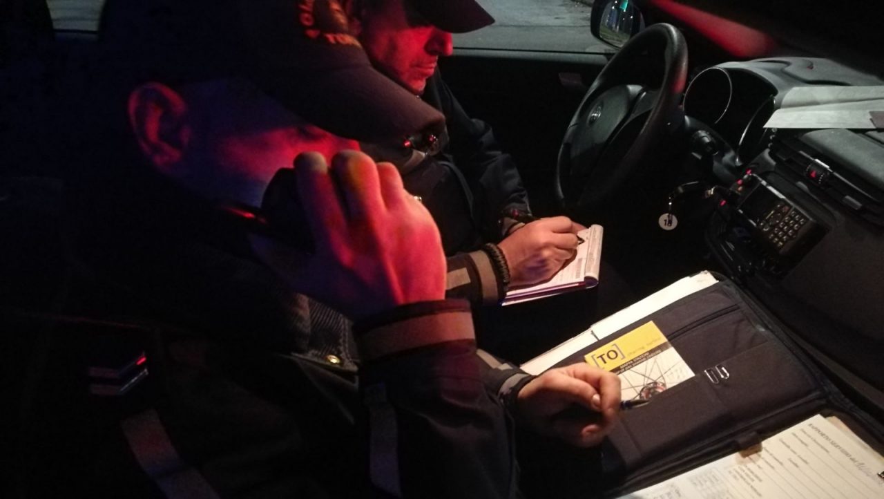 Auto investe una donna, è grave al Cto