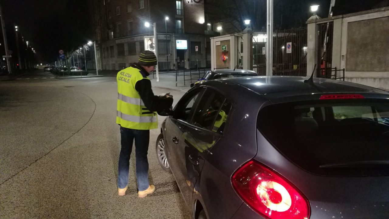Guidavano ubriachi indagati e senza patente