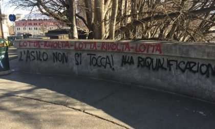 Asilo occupato scritte sui muri