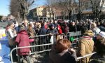 Polentata in piazza tantissimi in coda LE FOTO