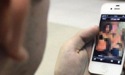 Pedopornografia, adolescenti piemontesi scoperti con delle immagini su WhatsApp