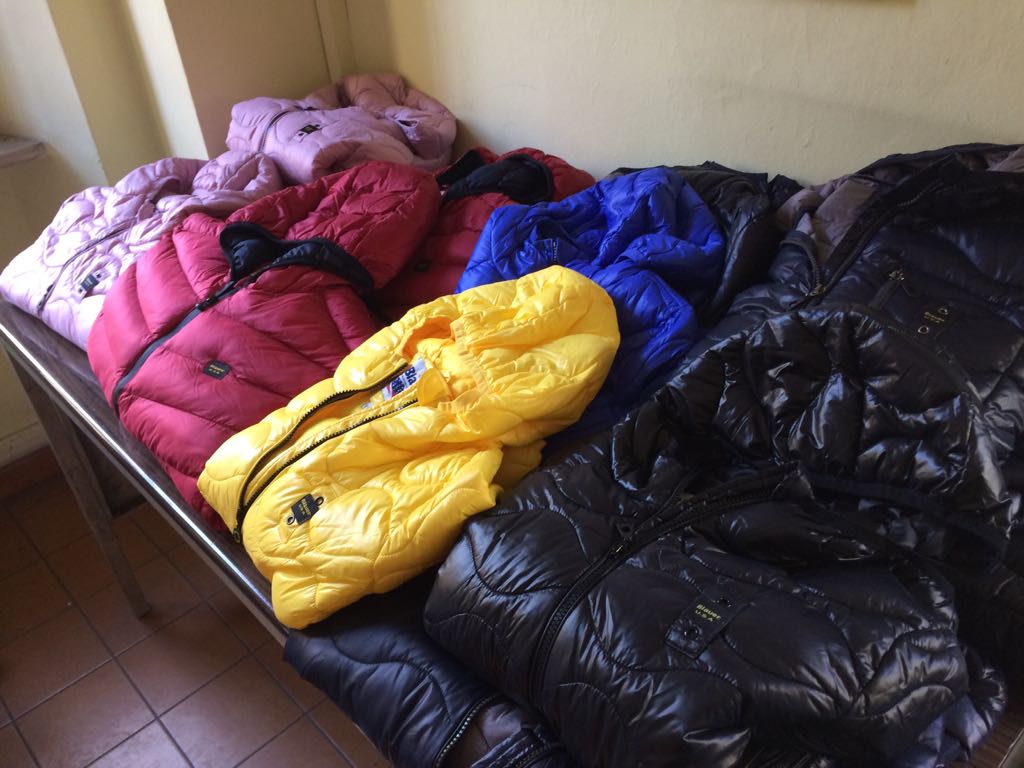 Piumini in lana di vetro sequestrati