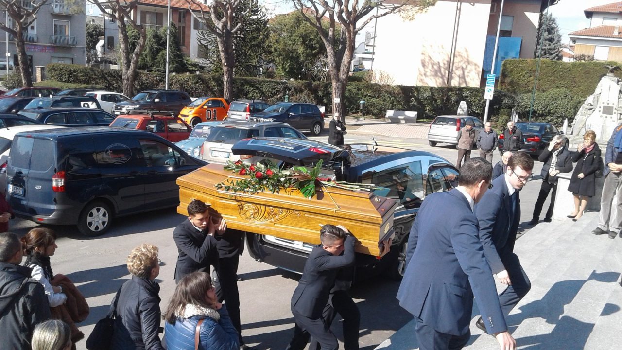 Ultimo saluto allo storico benzinaio