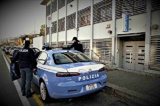 Poliziotto fuori servizio fa arrestare uno spacciatore