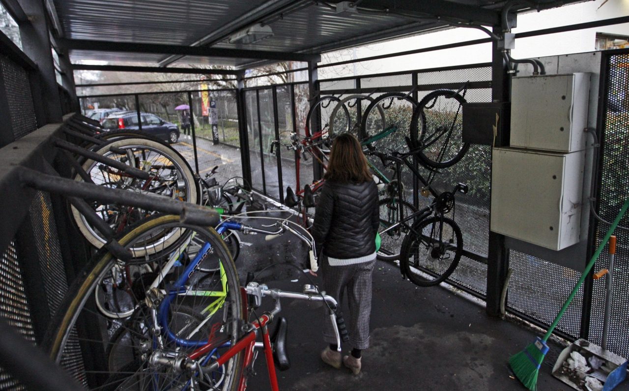 Cicloposteggio riparato dopo le segnalazioni