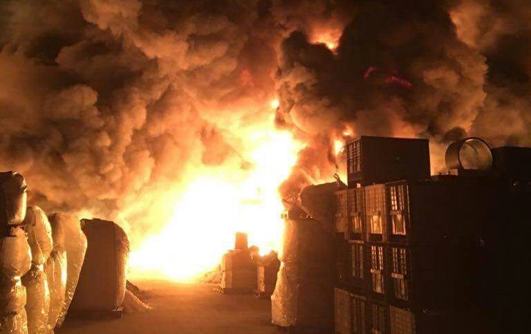 Incendio magazzino materie plastiche LE FOTO