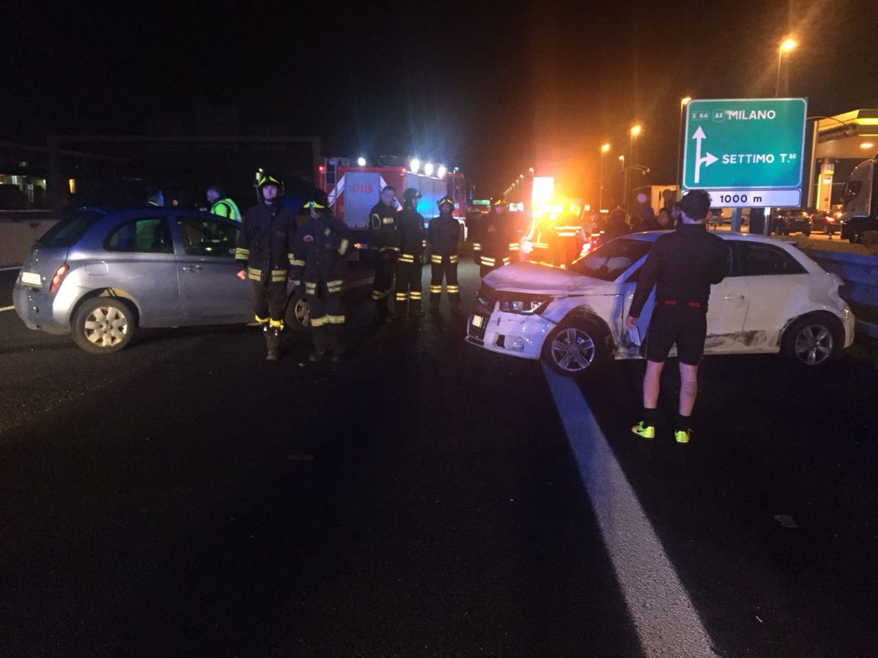 Tre feriti dopo lo schianto in autostrada.