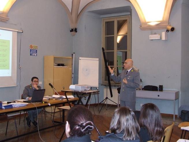Educazione legalità a lezione con la Guardia di Finanza