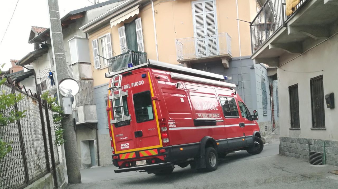 Ricerca ragazza vigili del fuoco e carabinieri in collina
