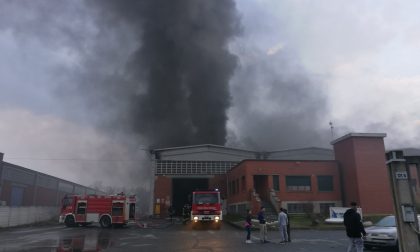 Gravissimo incendio in azienda a Fornacino fumo su tutta la città