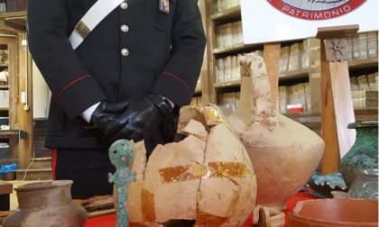 Corredo funerario di epoca romana recuperato dai Carabinieri LE FOTO