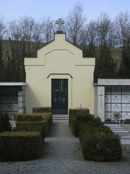 Cimitero chiuso per lavori di manutenzione