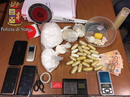 Droga in auto due arrestati