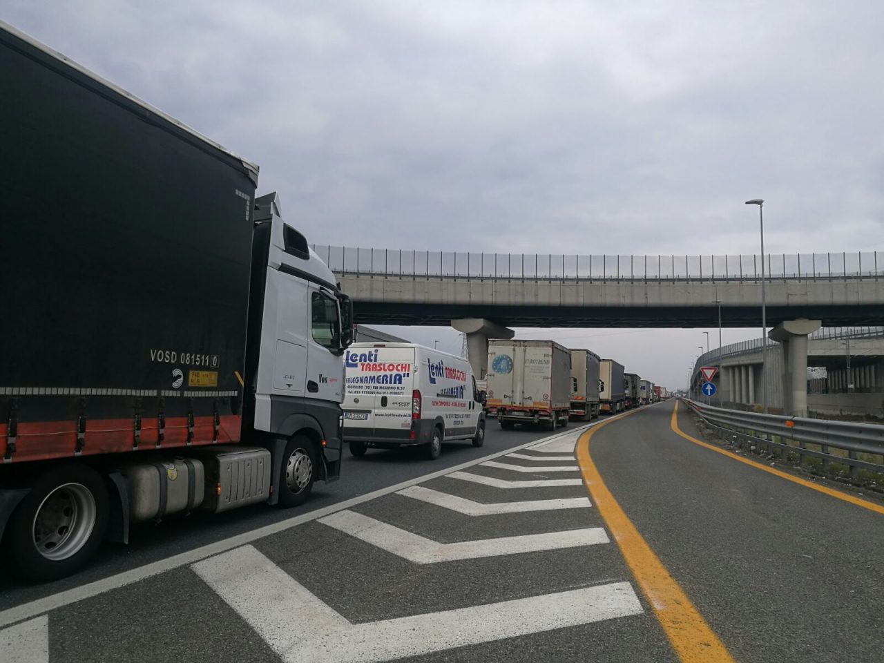 Grave incidente in autostrada lunghe code