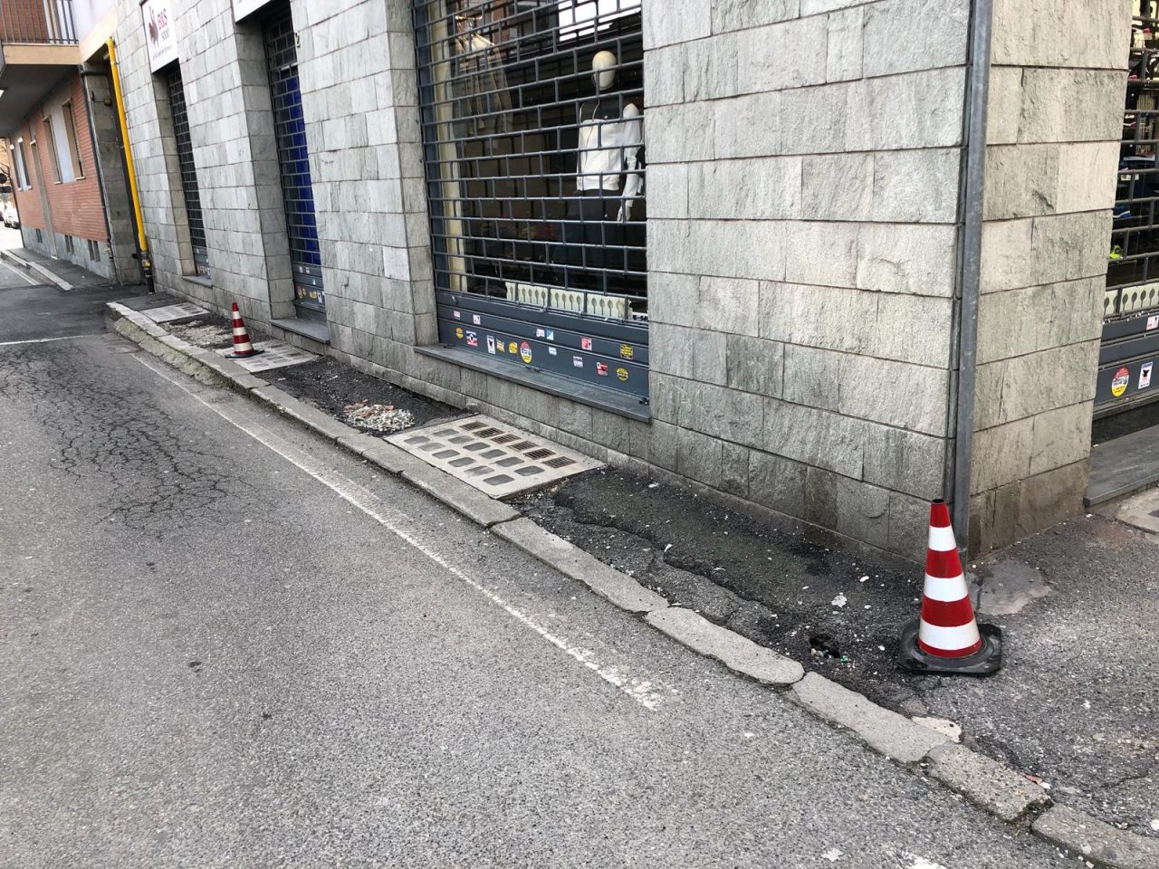 Marciapiede vietato ai pedoni