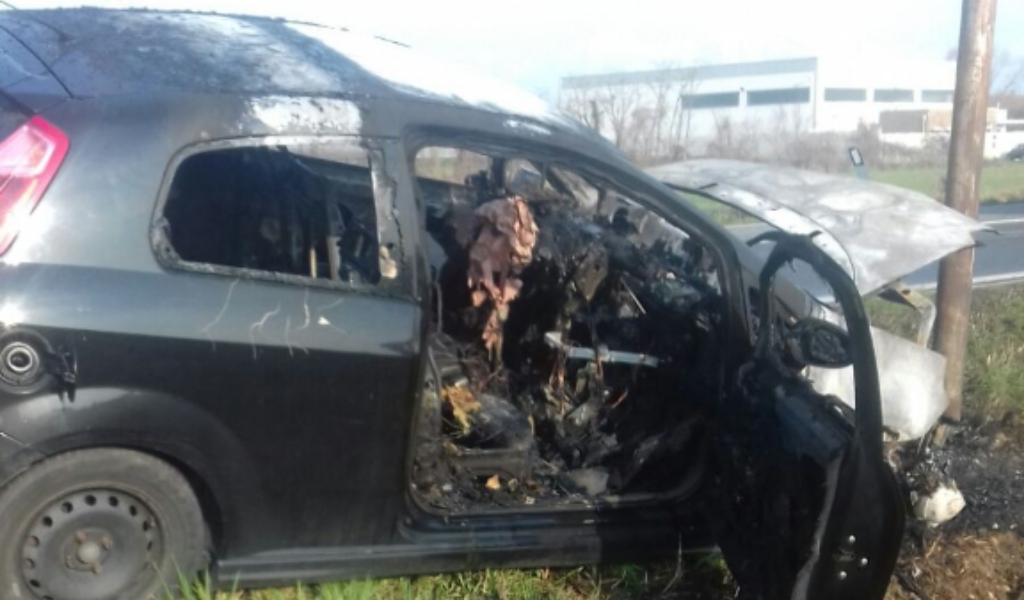 Incendio auto muore uomo di Cigliano