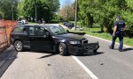 Scontro tra auto sul cavalcaferrovia | Strada chiusa LE FOTO