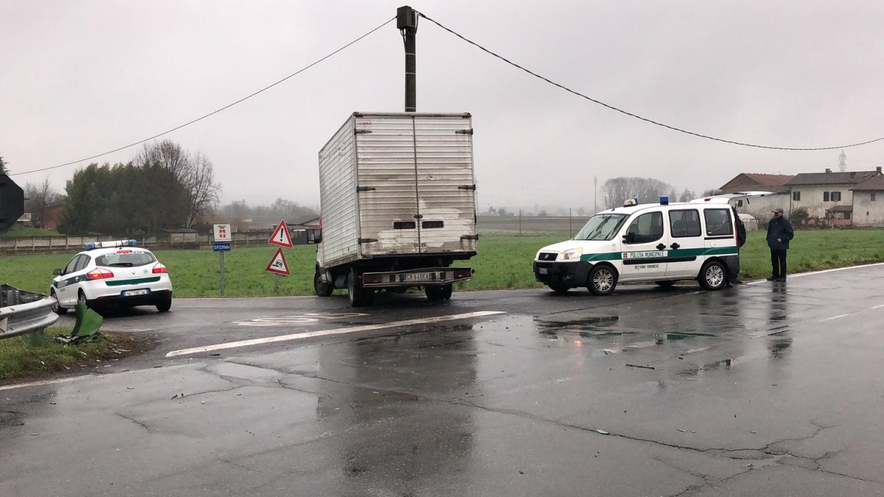Incidente curva Re Martino una donna in ospedale