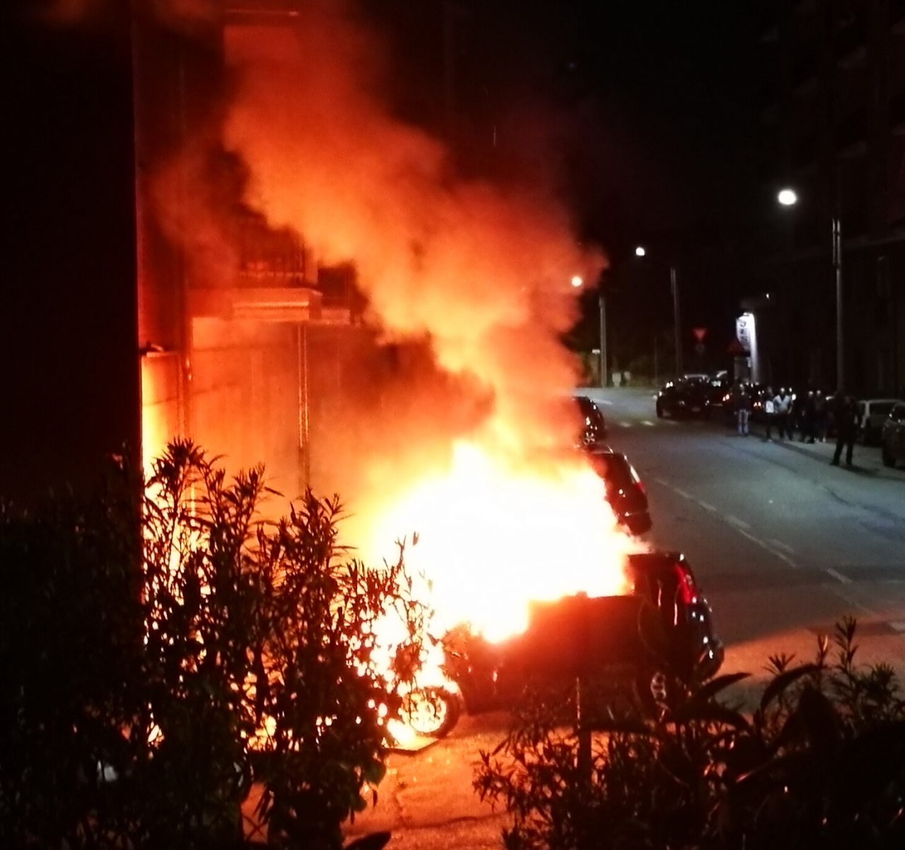 Incendio auto CACCIA AL PIROMANE