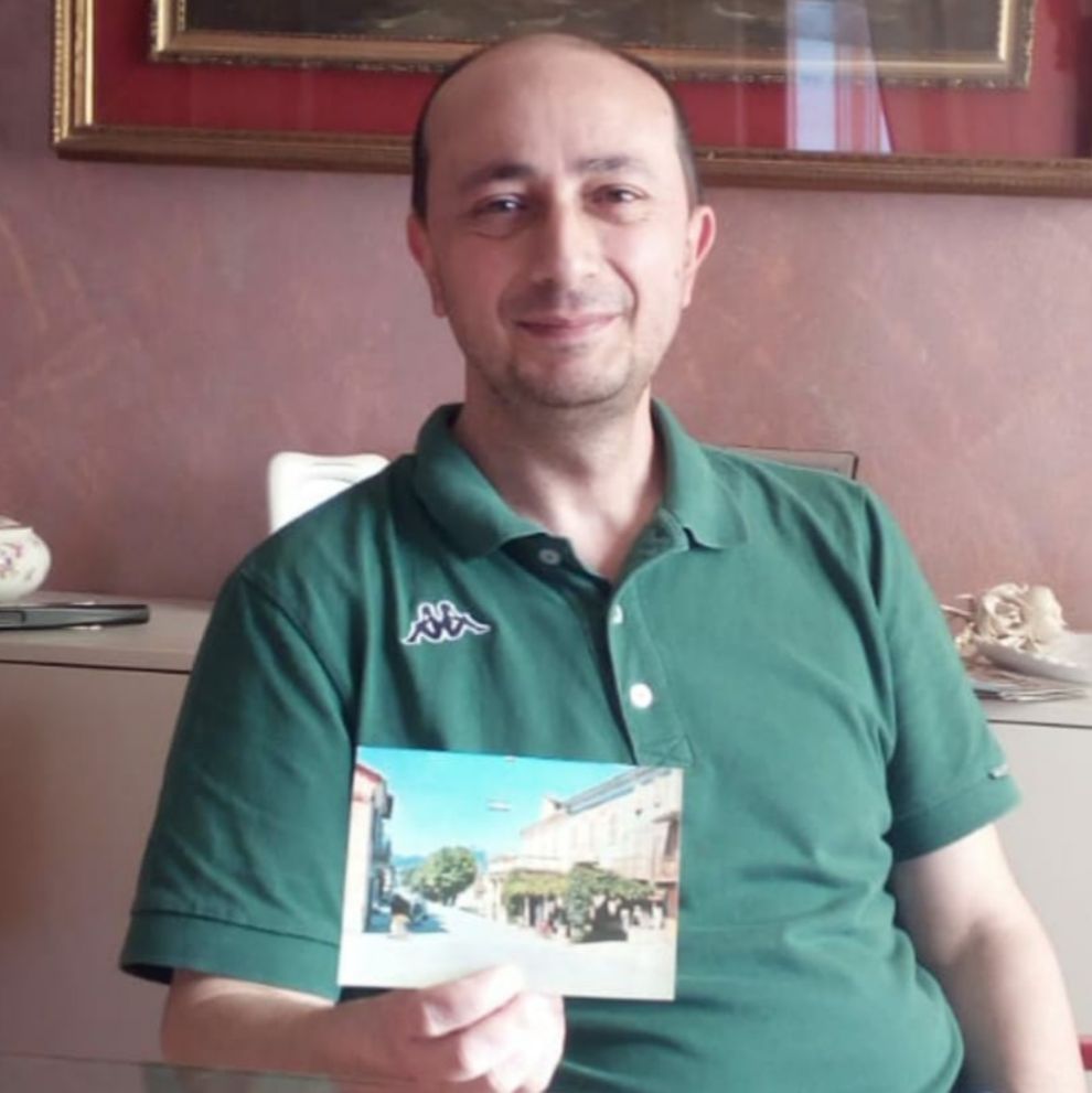 Per caso compra cartolina dei suoi genitori