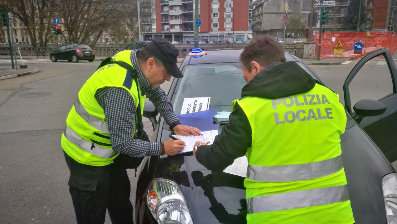 Sequestrate borse contraffatte