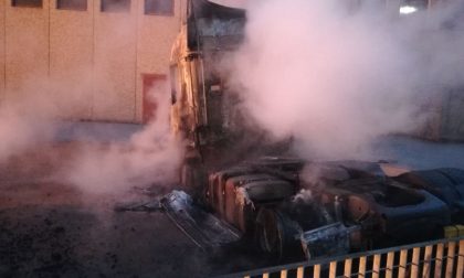 Incendio capannone a Settimo Torinese LE FOTO