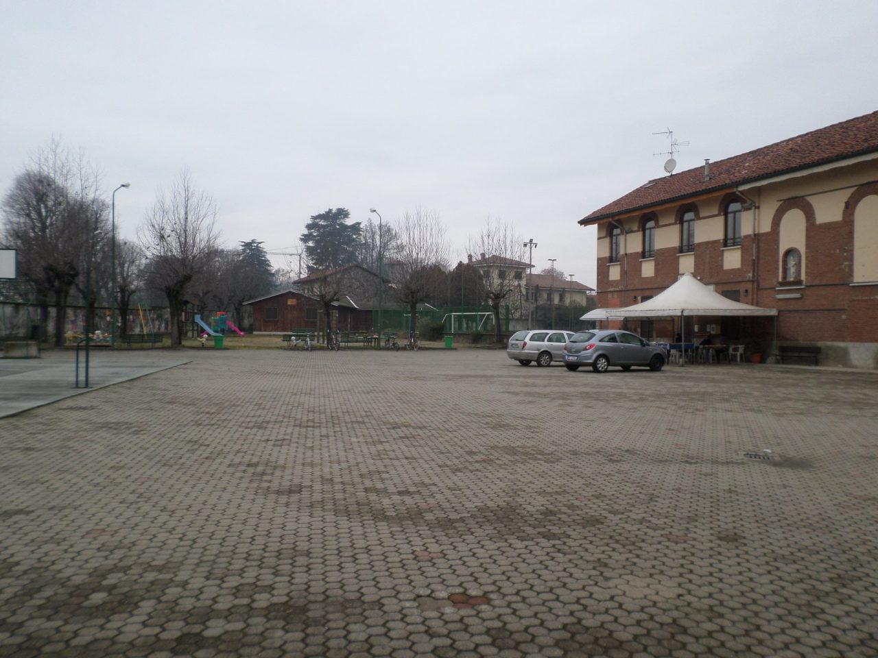 Genitori e bambini chiedono orario oratorio prolungato