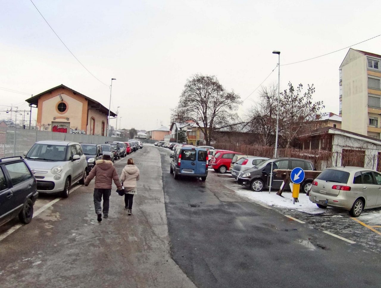 Parcheggio stazione arriva disco orario | Polemica