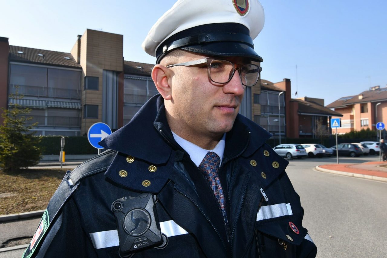 Vigili urbani ricevono body cam in dotazione LE FOTO