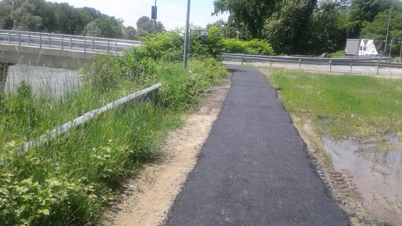 Ponte sul Po i lavori al passaggio pedonale