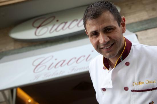 Gelateria multata per aver offerto la panna