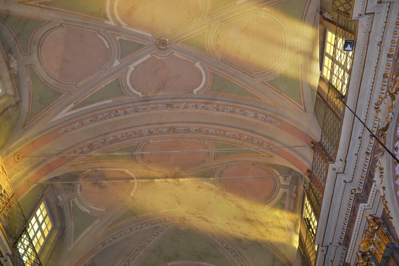 Crollano pezzi soffitto della chiesa E’ EMERGENZA