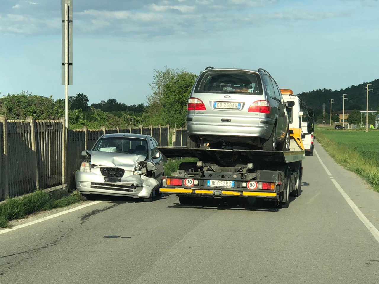 Sperona ex moglie con auto | Non poteva avvicinarsi