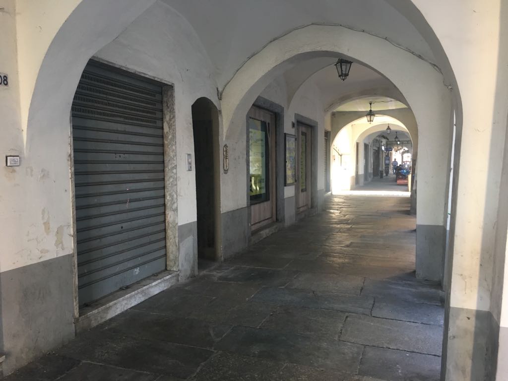 Portici sporchi sgravi per chi li imbianca