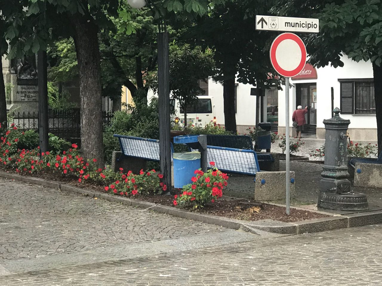 Fa la pipì in piazza MULTA SUPER SALATA