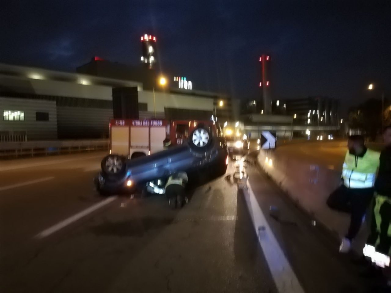 Auto si ribalta in tangenziale 40enne trasportato in ospedale