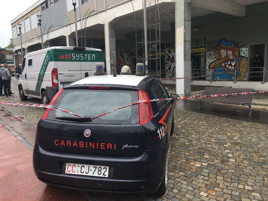 Tentata rapina a furgone portavalori FERITO UN UOMO