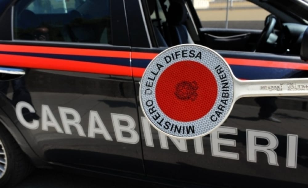 Fanno esplodere bancomat con miscela esplosiva