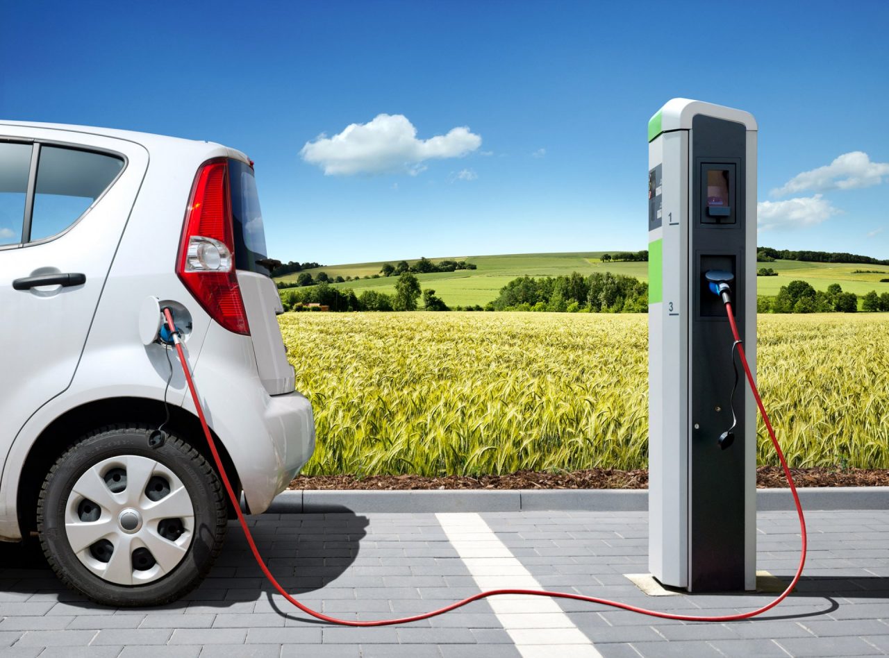 Due stazioni di auto elettriche in paese